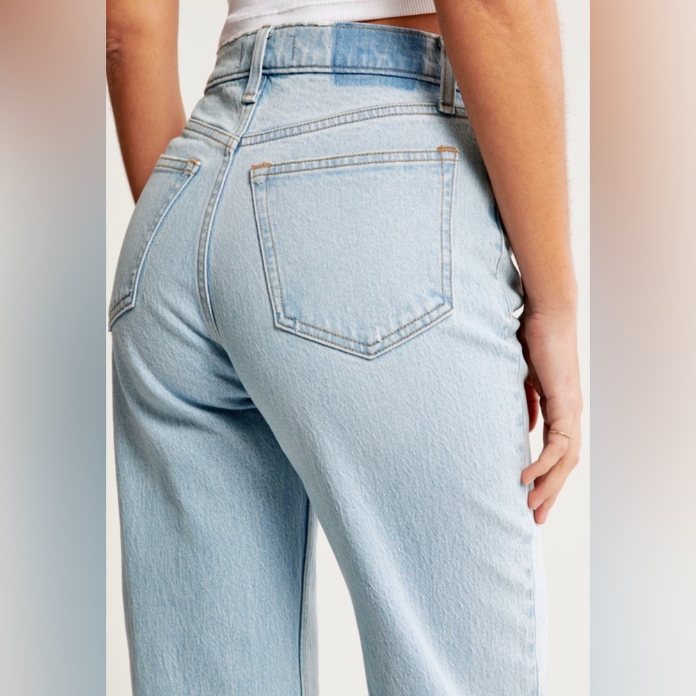 Abercrombie & Fitch Light Blue 90s Relaxed high rise jeans - Picture 5 of 10